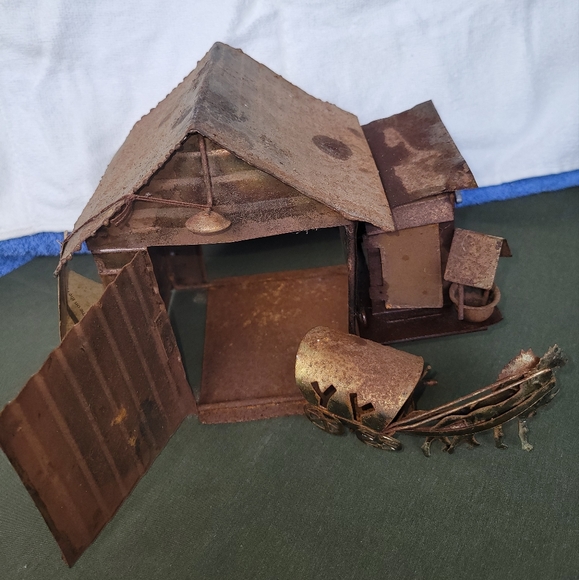 None Other - METAL/Tin horse house Music box works As It should